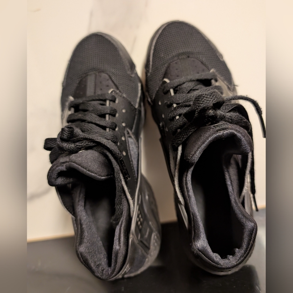 Nike Big Kids' Huarache Run Triple Black Sneakers Size 7Y MSRP $110 - Picture 5 of 12